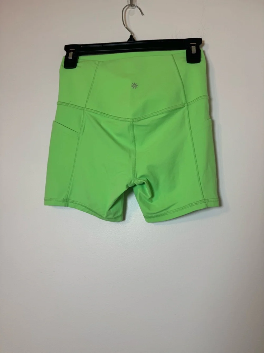 Athleta Salutation Stash Pocket II 5” Shorts Green Size S - Picture 2 of 6